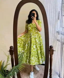 New Design Women Half Sleeves Printed Middy Gown